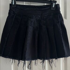 AQUA BLACK DENIM FRAYED MINI SKIRT SIZE  14